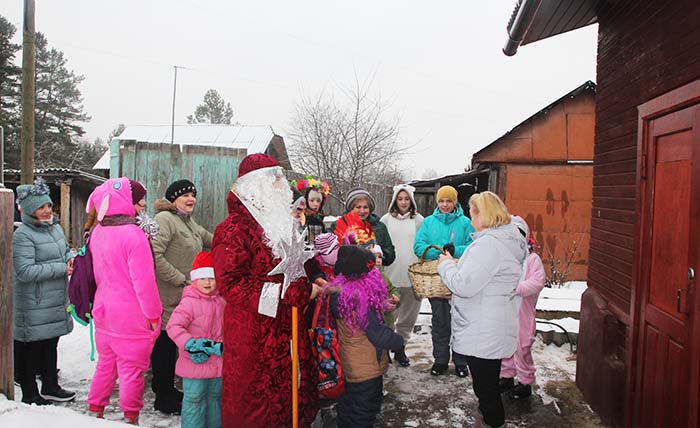 Рождественские колядки «Коляда, коляда открывай ворота...» в д. Крутово
