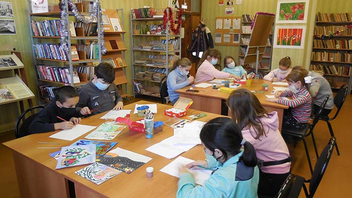 Конкурс рисунков "Волшебница-зима" в Пекшинской сельской библиотеке