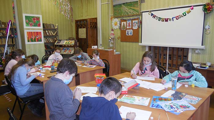 Конкурс рисунков "Волшебница-зима" в Пекшинской сельской библиотеке