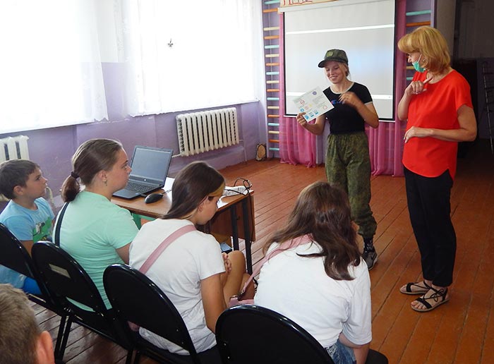 Познавательный час «Уроки Светофорика» в сельской библиотеке деревни Головино