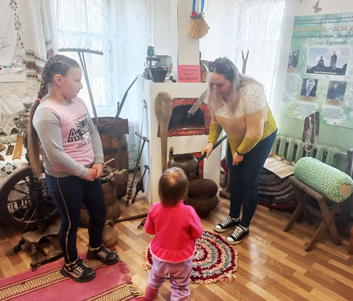 Интерактивный час "Эти интересные вещицы" в Караваевской сельской библиотеке