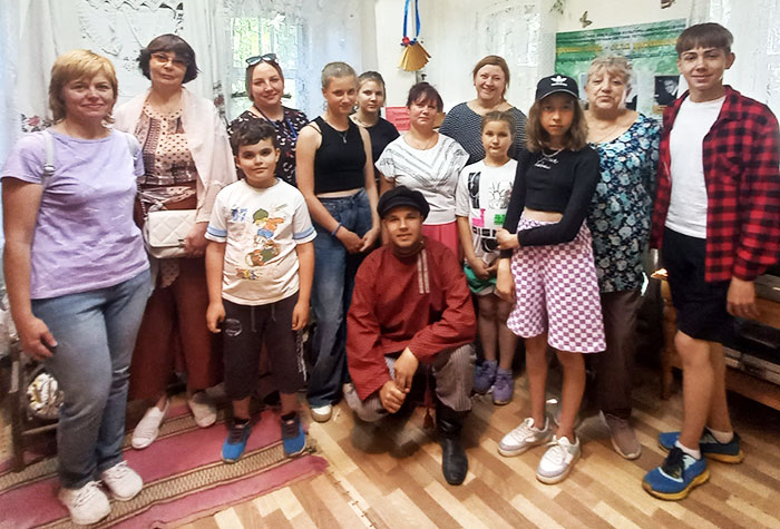 Экскурсионная программа "Сохраняя прошлое" в Караваевской сельской библиотеке