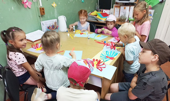 Мастер-класс "Павлин" в Караваевской сельской библиотеке