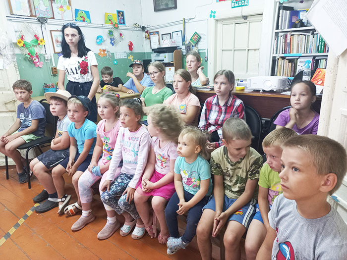 Музыкальная игра "Угадай мелодию" в Караваевской сельской библиотеке