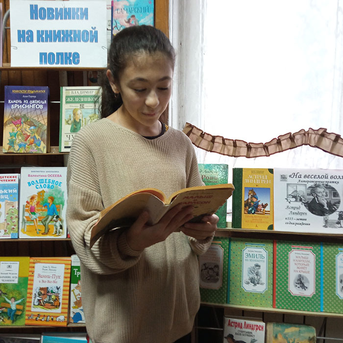 Книжная выставка-юбилей "Любимые герои" в Нагорной сельской библиотеке