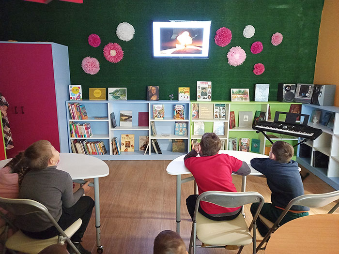 Познавательный час «К единству через искусство» в детском литературно-эстетическом центре