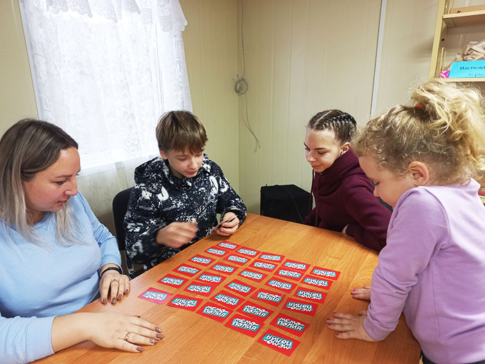 Интерактивная программа "Родом из детства" в Караваевской сельской библиотеке