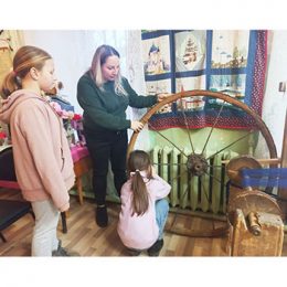 Краеведческий экскурс «Традиции живая нить» в Караваевской сельской библиотеке