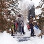 Дорога к памятнику: Воспушинские школьники очистили от снега территорию у мемориала