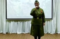 Богданова Нина Вениаминовна исполнят песню «Алёша»